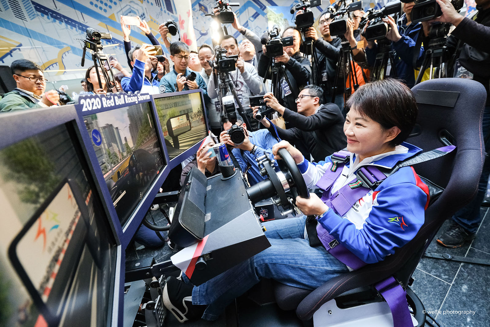 臺中市市長盧秀燕於今(17日)2020 RED BULL RACING SHOWRUN宣告記者會中親自體驗F1的飆速快感，直說相當刺激，邀請全世界3月8日一同齊聚臺中，享受RACING SHOWRUN帶來的視覺衝擊